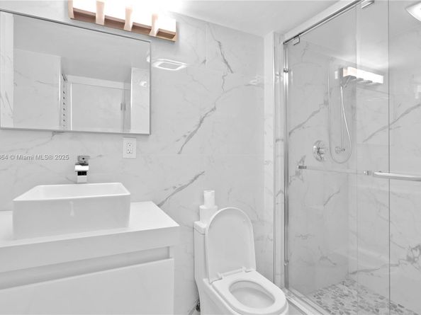 3675 N Country Club Dr 2008, Aventura FL 33180