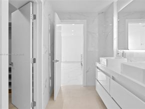 3675 N Country Club Dr 2008, Aventura FL 33180