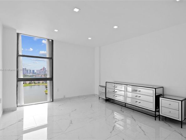 3675 N Country Club Dr 2008, Aventura FL 33180