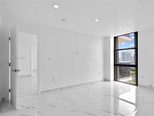3675 N Country Club Dr 2008, Aventura FL 33180