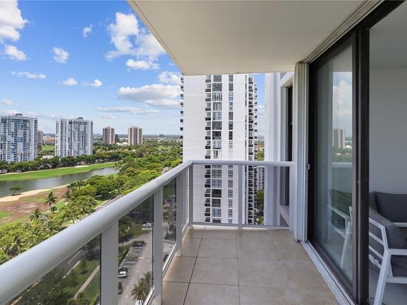 3675 N Country Club Dr 2008, Aventura FL 33180