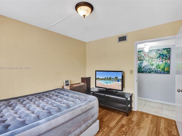 8010 Hampton Blvd 211, North Lauderdale FL 33068