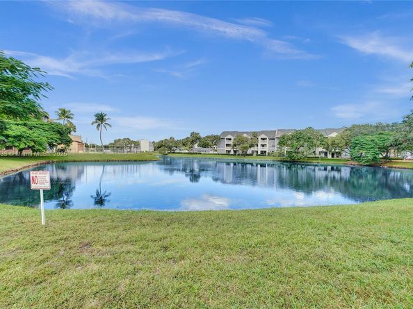 8010 Hampton Blvd 211, North Lauderdale FL 33068