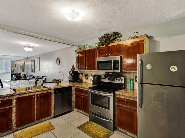 8010 Hampton Blvd 211, North Lauderdale FL 33068