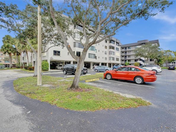 8010 Hampton Blvd 211, North Lauderdale FL 33068