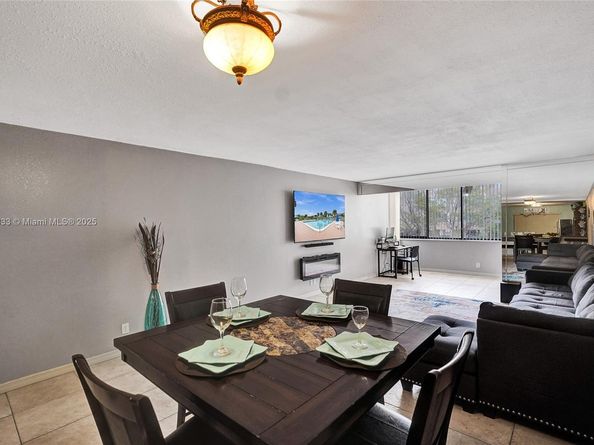 8010 Hampton Blvd 211, North Lauderdale FL 33068