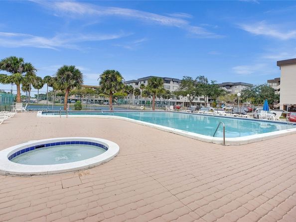 8010 Hampton Blvd 211, North Lauderdale FL 33068