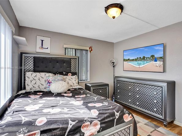 8010 Hampton Blvd 211, North Lauderdale FL 33068