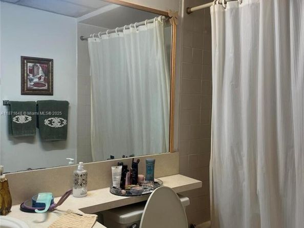 8180 Geneva Ct 518B, Doral FL 33166
