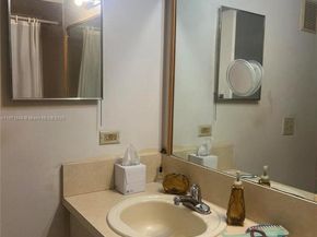 8180 Geneva Ct 518B, Doral FL 33166