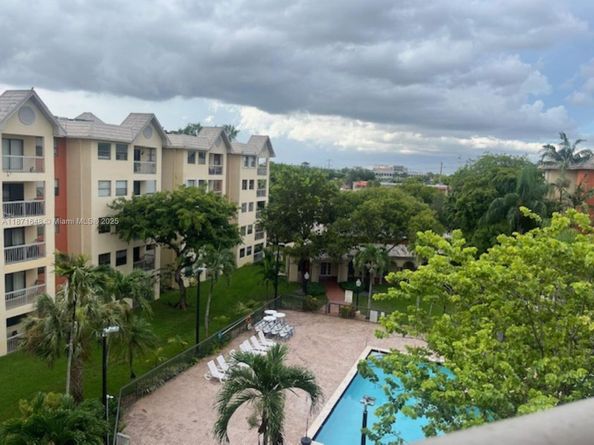 8180 Geneva Ct 518B, Doral FL 33166