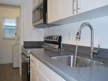 3641 NE 1st Ter