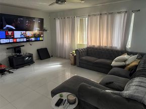 9511 NW 8th St, Pembroke Pines FL 33024