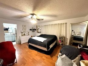 9511 NW 8th St, Pembroke Pines FL 33024