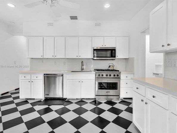 924 Belle Meade Island Dr, Miami FL 33138