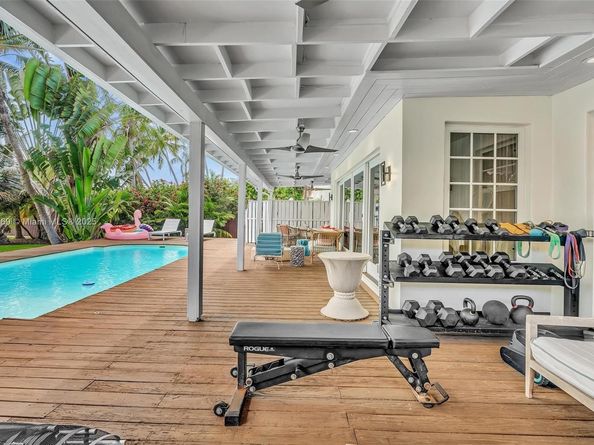 924 Belle Meade Island Dr, Miami FL 33138