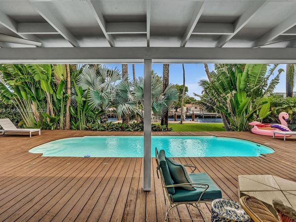 924 Belle Meade Island Dr, Miami FL 33138