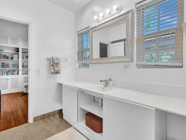 924 Belle Meade Island Dr, Miami FL 33138