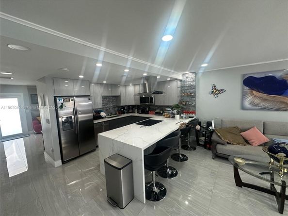 3666 NE 167th St 30, North Miami Beach FL 33160