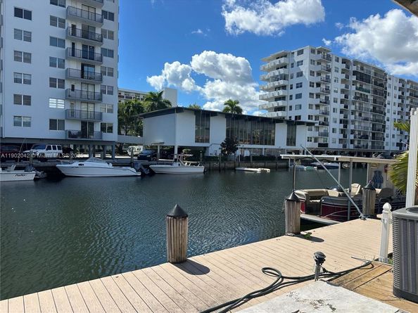 3666 NE 167th St 30, North Miami Beach FL 33160