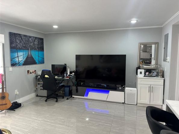 3666 NE 167th St 30, North Miami Beach FL 33160