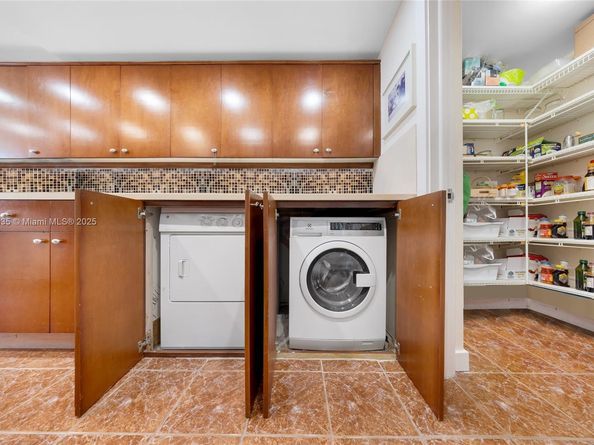 1581 Brickell Ave 2104, Miami FL 33129