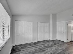 5084 S University Dr, Davie FL 33328