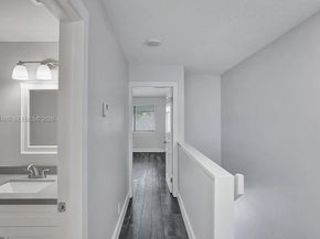 5084 S University Dr, Davie FL 33328