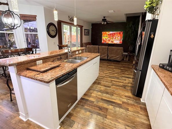 2271 NW 159th Ave, Pembroke Pines FL 33028