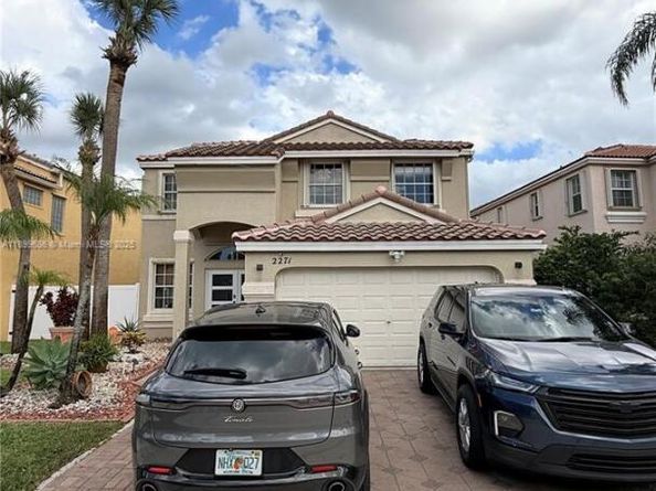 2271 NW 159th Ave, Pembroke Pines FL 33028