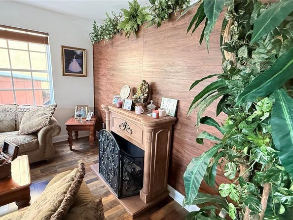 2271 NW 159th Ave, Pembroke Pines FL 33028