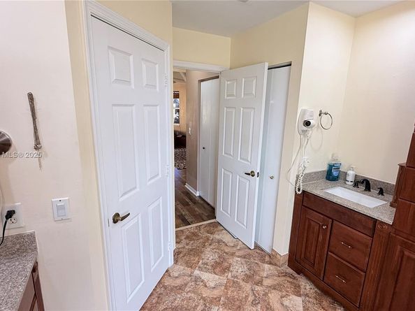 2271 NW 159th Ave, Pembroke Pines FL 33028