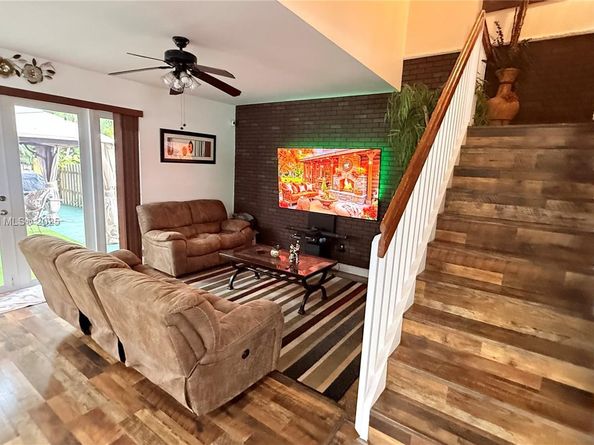 2271 NW 159th Ave, Pembroke Pines FL 33028