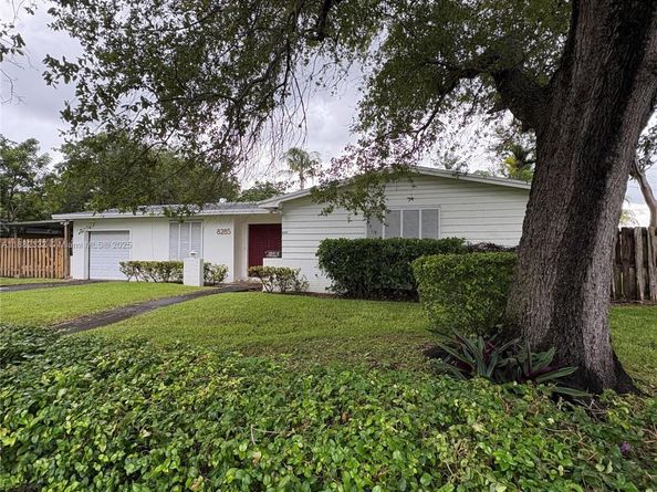 8285 SW 104th St, Miami FL 33156