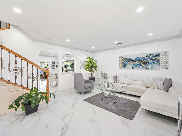 3502 W 72nd St, Hialeah FL 33018