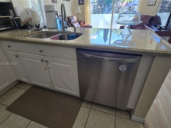 7950 NW 20th St, Pembroke Pines FL 33024