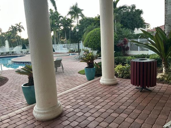 7950 NW 20th St, Pembroke Pines FL 33024