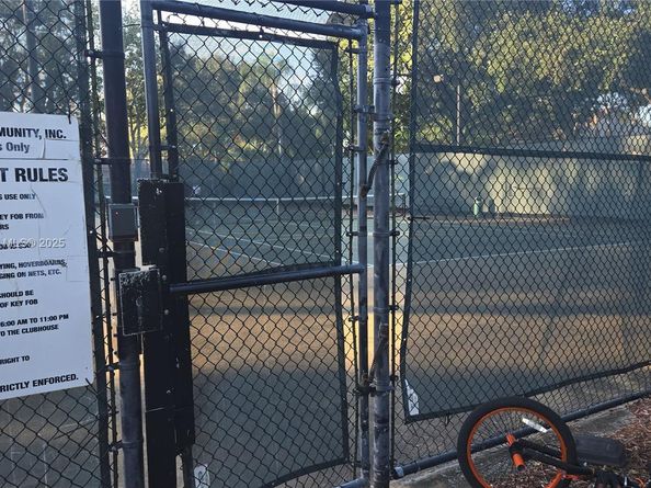 7950 NW 20th St, Pembroke Pines FL 33024