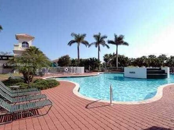 7950 NW 20th St, Pembroke Pines FL 33024