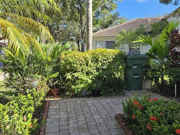 7950 NW 20th St, Pembroke Pines FL 33024