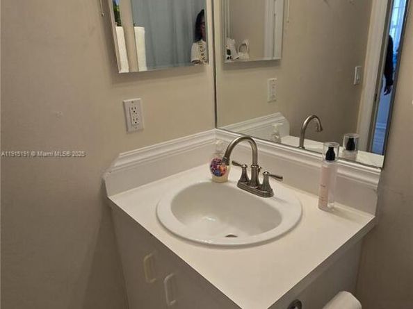 7950 NW 20th St, Pembroke Pines FL 33024