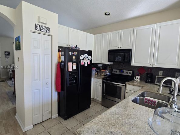 7950 NW 20th St, Pembroke Pines FL 33024