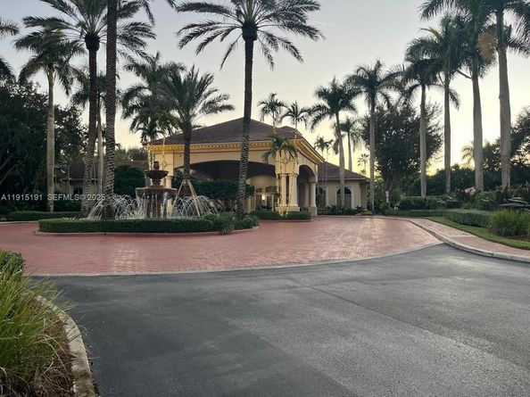 7950 NW 20th St, Pembroke Pines FL 33024