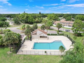 301 Lakewood Drive 8A, Jupiter FL 33458