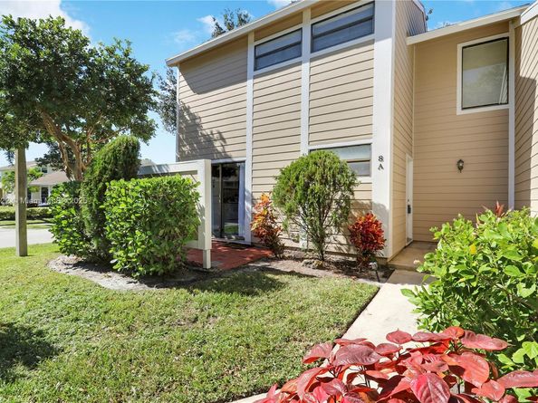 301 Lakewood Drive 8A, Jupiter FL 33458