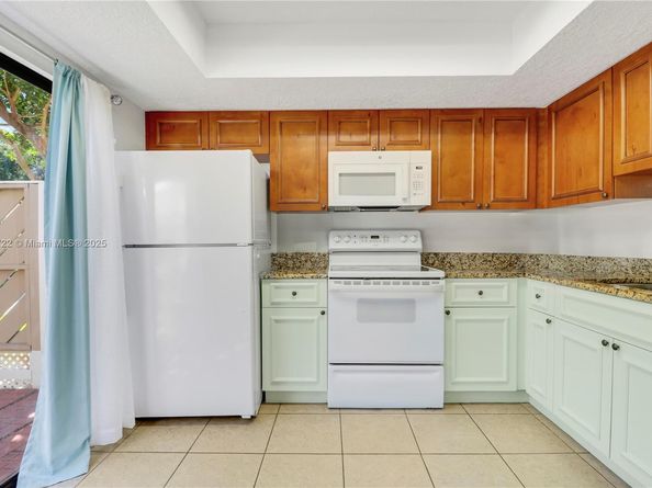 301 Lakewood Drive 8A, Jupiter FL 33458