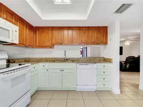 301 Lakewood Drive 8A, Jupiter FL 33458