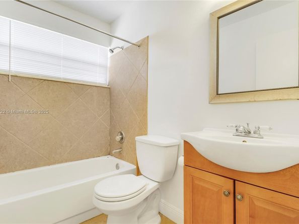 301 Lakewood Drive 8A, Jupiter FL 33458