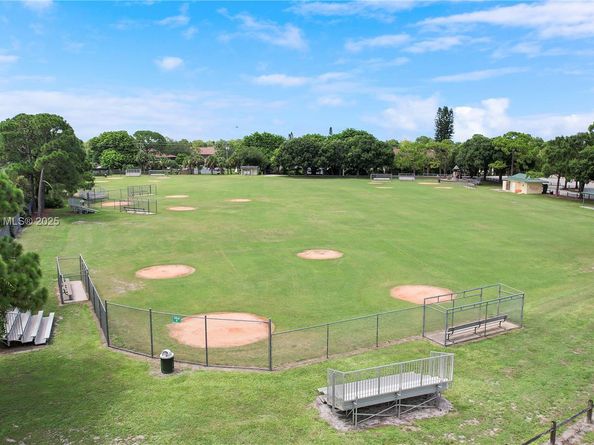 301 Lakewood Drive 8A, Jupiter FL 33458