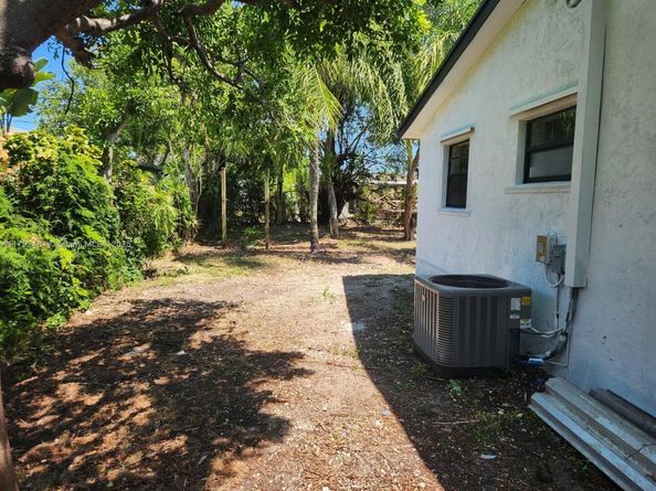 9340 Martinique Dr, Cutler Bay FL 33189